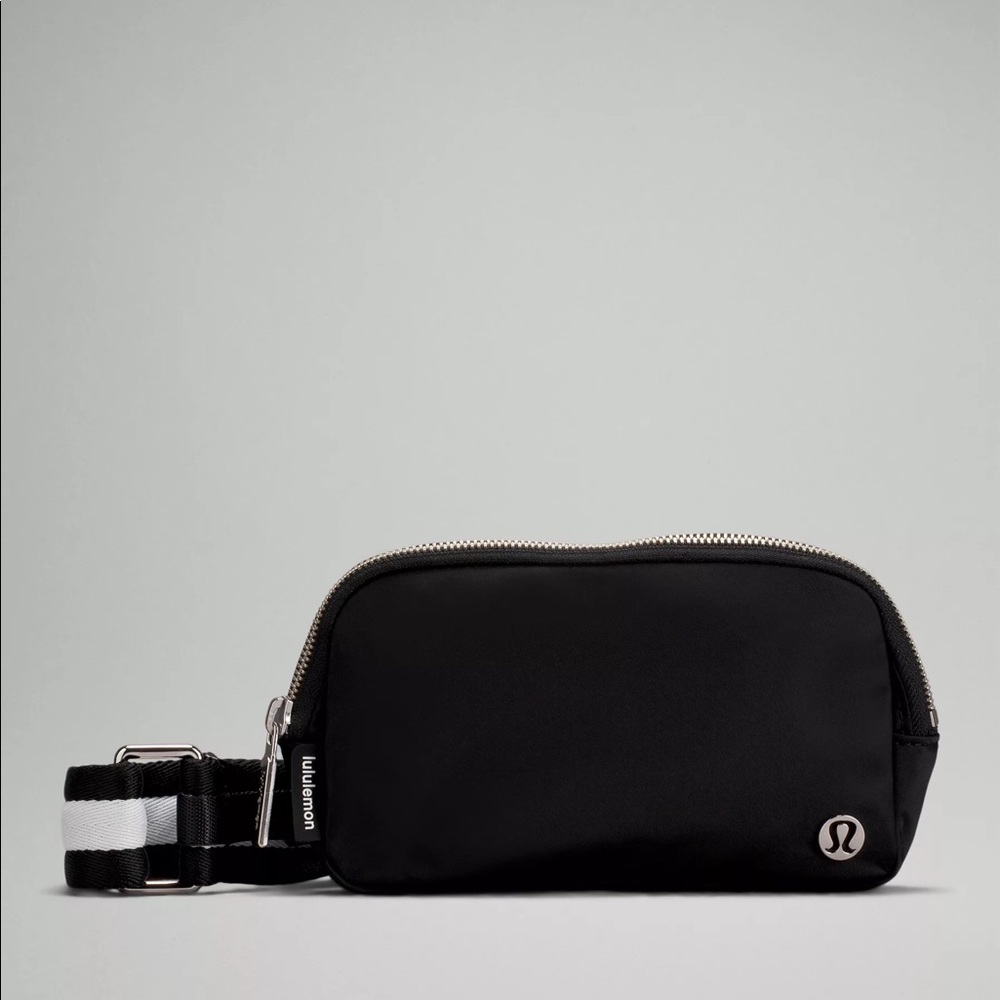 NWT Lululemon Everywhere Crossbody Bag